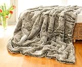 Wohnen & Accessoires GmbH & Co. KG Felldecke, Webpelzdecke, Fellimitat Decke Grauwolf mit...